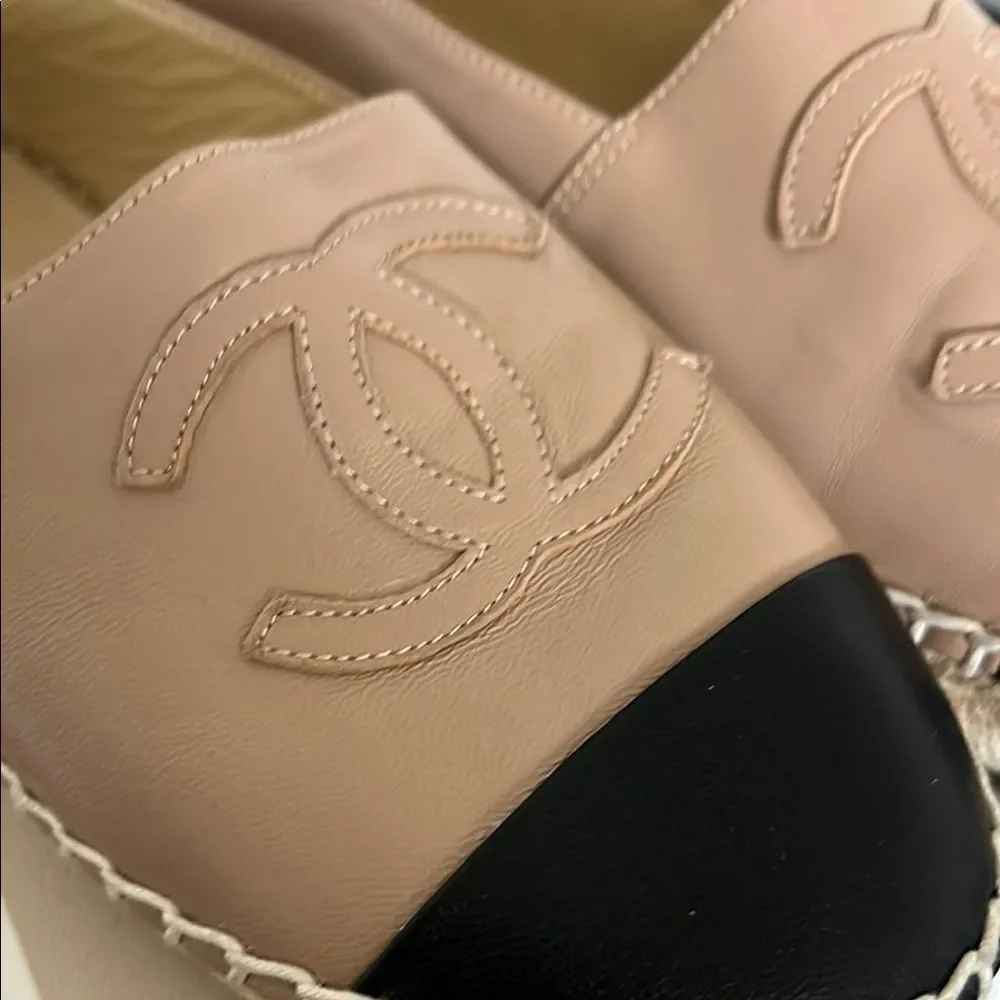 CHANEL Cream and Black Espadrilles size 40